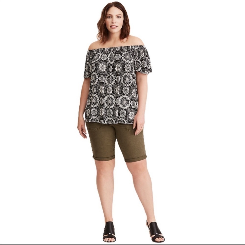 Torrid Medallion Print Off Shoulder Top Size 1X